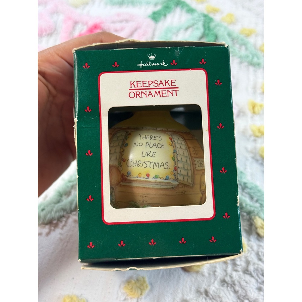 Vintage 1987 Hallmark Betsey Clark Home for Christmas Glass Ornament QX272-7 - Picture 3 of 7